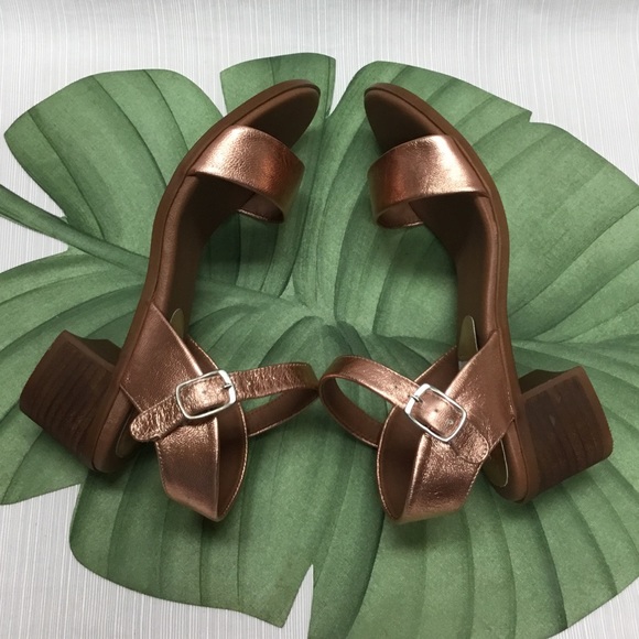 Steve Madden New Golden/Bronze Shoes - Picture 6 of 8